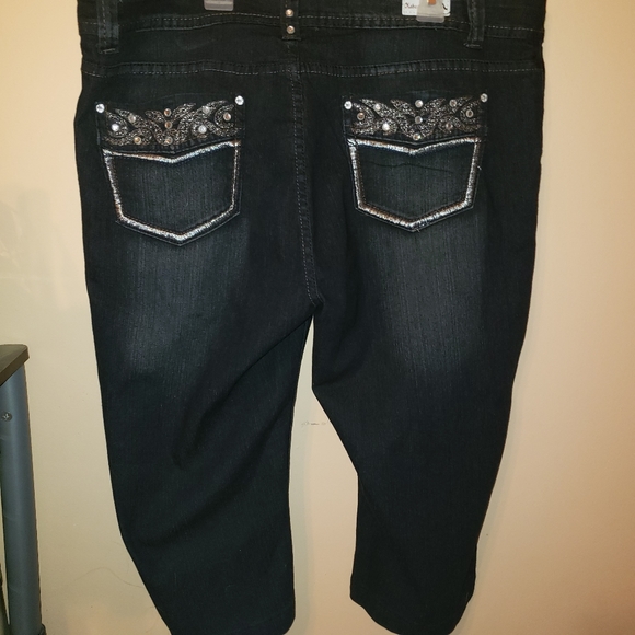 Kaba Capri Jeans - Picture 2 of 3